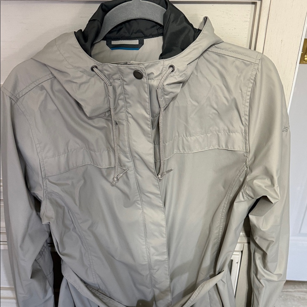 Women's Light Gray Hooded Wind Jacket